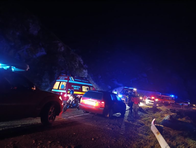 ULTIMA ORĂ/FOTO: Grav accident rutier pe Transfăgărășan. Motociclist transportat la spital