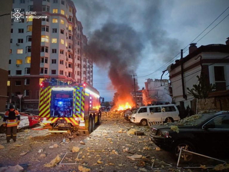 FOTO/VIDEO: Imagini dramatice din Kievul atacat de ruși. 4 oameni au murit, printre care și o fată de 12 ani