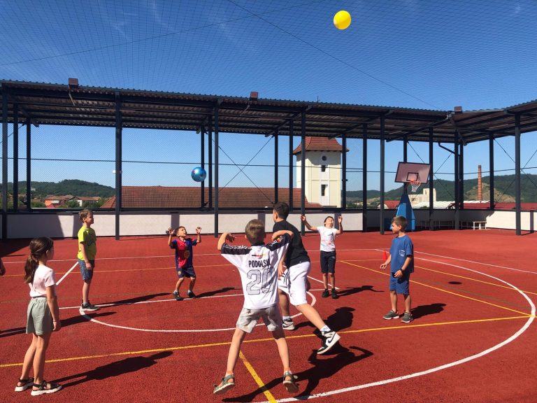 FOTO/VIDEO: Medieșenii, așteptați la Centrul Social Comunitar de Agrement și Sport