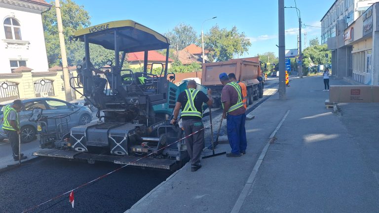 Două drumuri județene intră în reabilitare zilele acestea