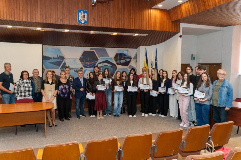 FOTO/VIDEO: 18 elevi din Mediaș cu rezultate foarte bune la Bacalaureat și Evaluarea Națională au fost premiați