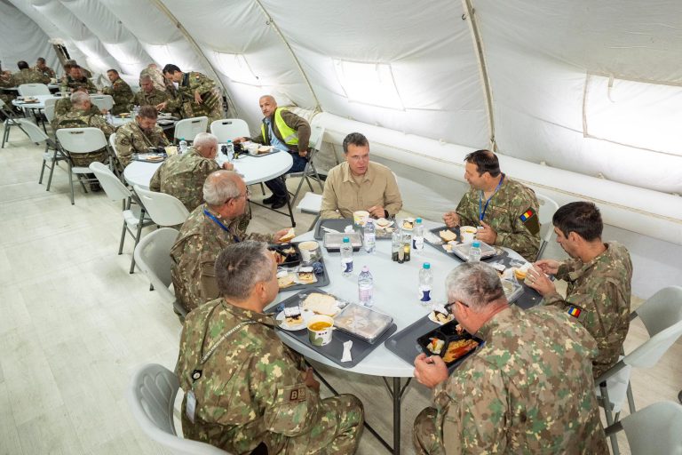 FOTO – Ministrul Apărării la Sibiu: Nimeni nu este chemat la război