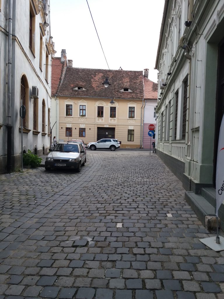 Luni se filmează în Sibiu: Praga anilor ’48-50 readusă la viață într-un serial