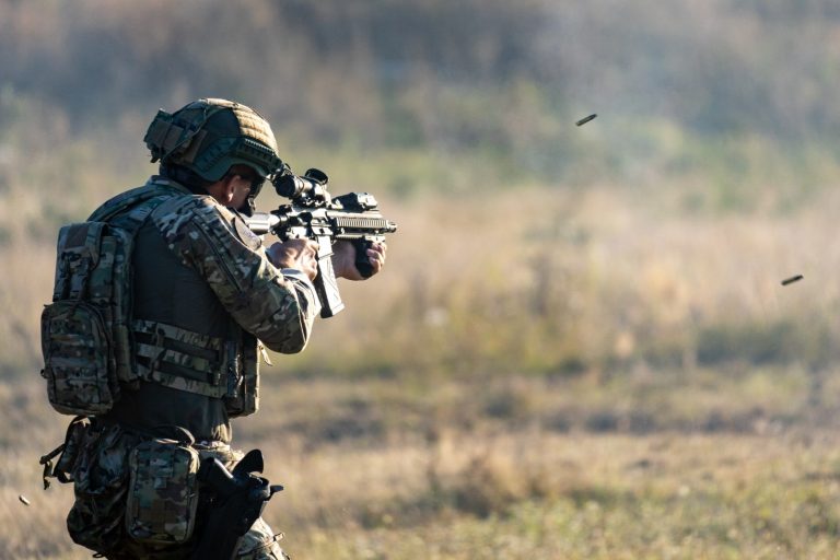 Trageri cu muniție reală și de manevră în Poligonul Poplaca