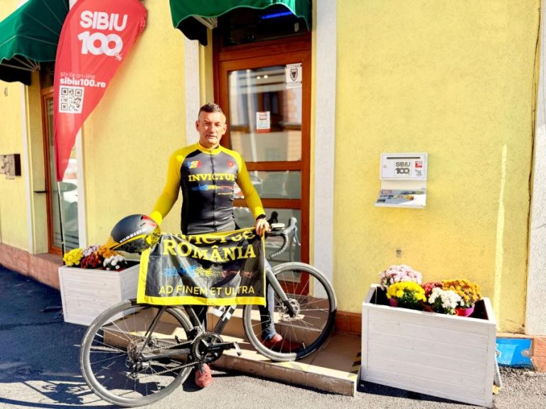 VIDEO. Ștafeta Veteranilor Invictus – AD FINEM ET ULTRA! Doi sibieni reconstituie drumul de campanie al Regimentului 90 Infanterie Sibiu. 6 zile, 900 km cu bicicleta și 200 de cimitire