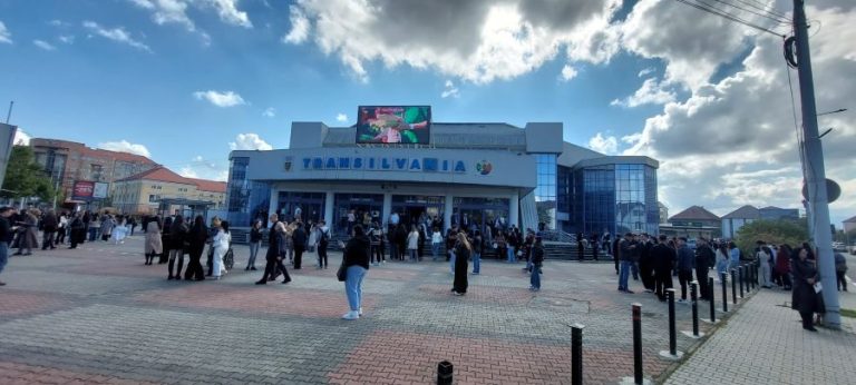 Deschiderea de an universitar la Sala Transilvania. Ce spun bobocii