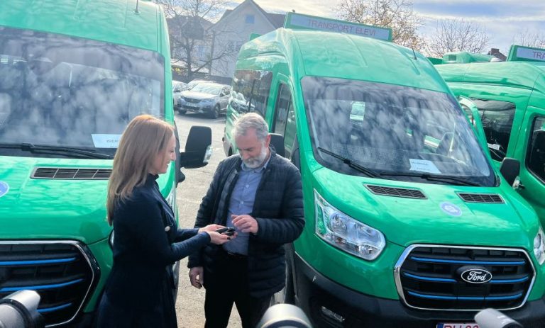 Încă 13 microbuze școlare electrice pentru transportul elevilor din județ