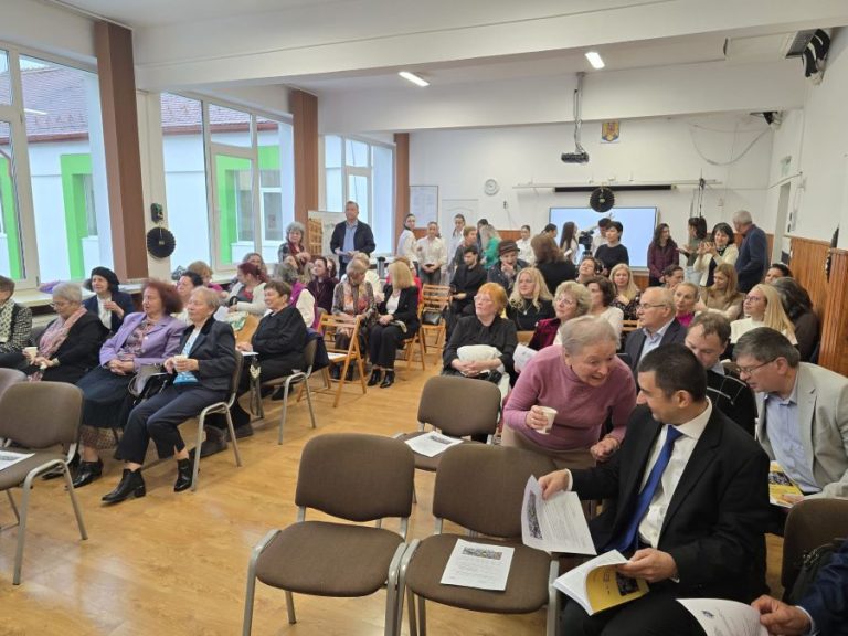 Jubileu de 50 de ani la Liceul Teoretic „Constantin Noica”. Între absolvenți, Daniela Cîmpean, Președinta Consiliului Județean