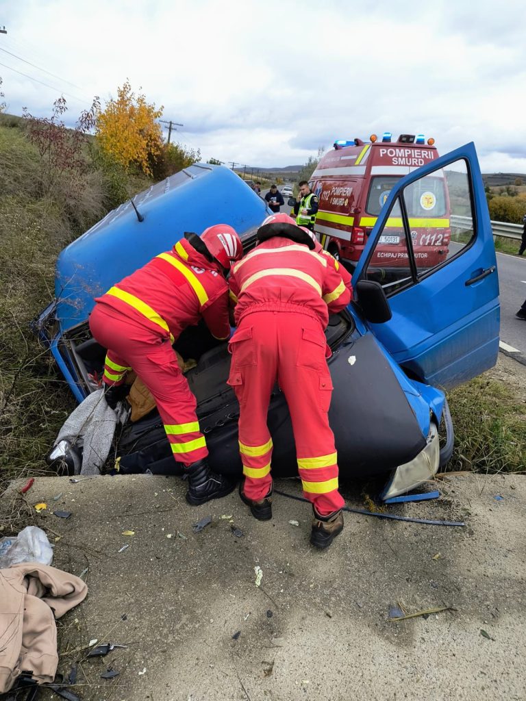 FOTO/VIDEO: Accident mortal în județul Sibiu. Impactul cu un cap de pod a fost fatal pentru un șofer