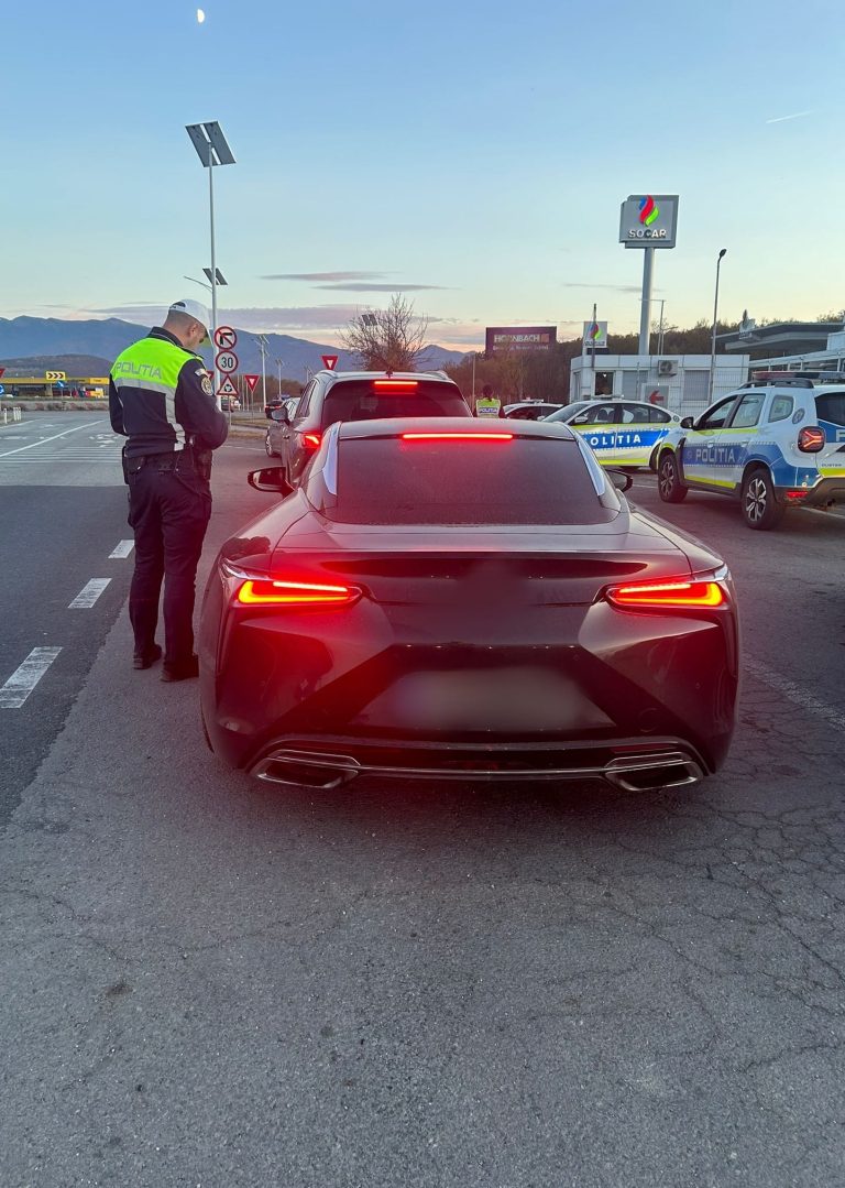 FOTO: Au „zburat” pe șoselele din Sibiu, au „decolat” și permisele de conducere. Peste 130 de amenzi pentru viteză