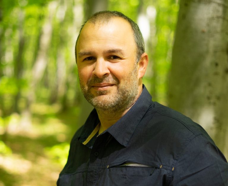 Psihoterapeut Adrian Bratu: „Pierderea iluziei jobului pe viață a declanșat o schimbare profundă în psihologia angajatului modern”