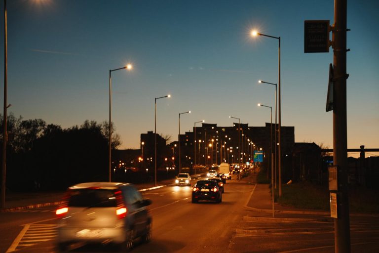 Iluminat public modern pe 89 de străzi și 3 parcuri din Sibiu