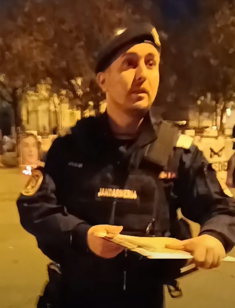 FOTO/VIDEO: Au amendat lacrimile oamenilor la 10 ani de la Colectiv. Jandarmeria l-a sancționat cu 3.000 de lei pe Marian Rădună pentru comemorarea de joi
