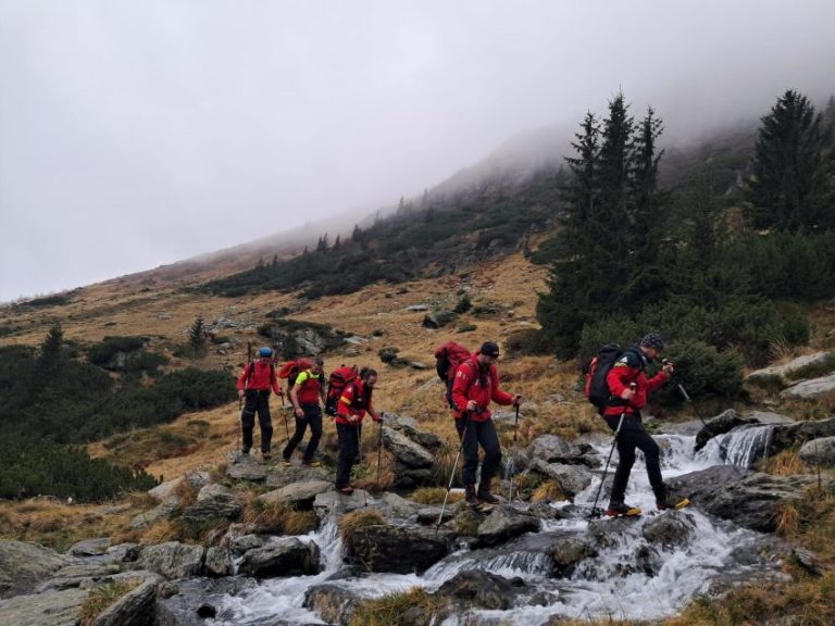 FOTO: Altă tragedie. Încă un bărbat a murit în Munții Făgăraș după ce a căzut 500 de metri de pe un vârf