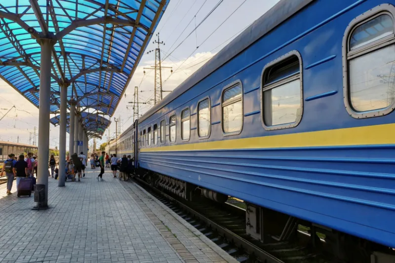 CFR introduce peste câteva zile un tren direct pe ruta București Nord-Kiev