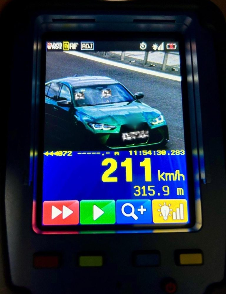 FOTO: Cum se mai circulă pe A1? Cu peste 200 de km/oră