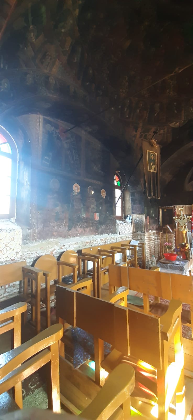 Biserica din Țichindeal, Cămașa de forță a unui sat care refuză să moară