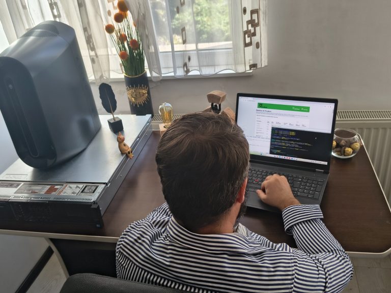 Primul chatbot generalist bazat pe AI din România, 100% Sibian