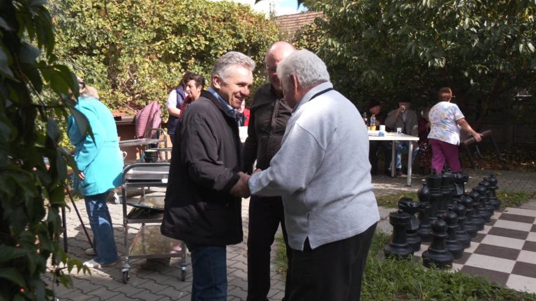 FOTO/VIDEO: Seniorii din Mediaș, sărbătoriți de Ziua Internațională a Persoanelor Vârstnice