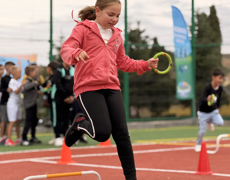 La Loamneș, peste 130 de copii au descoperit bucuria mișcării alături de Asociația Campionii de Mâine