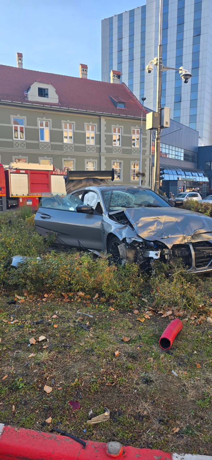 ULTIMA ORĂ/FOTO: Patru persoane rănite într-un grav accident rutier în Sibiu