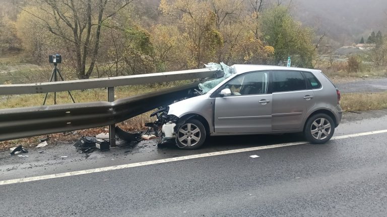 ULTIMA ORĂ/FOTO: Accident cu 3 victime pe Valea Oltului. O femeie este în stare critică