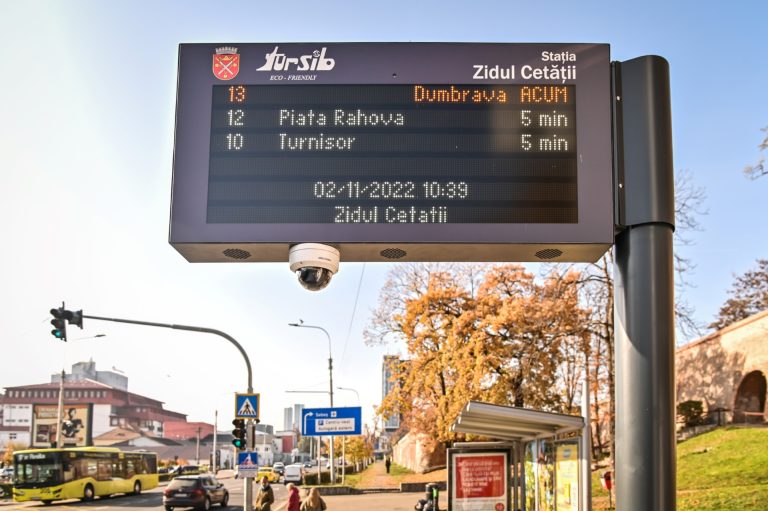FOTO: Peste 100 de afișaje digitate și 20 de totemuri vor fi amplasate în stațiile Tursib