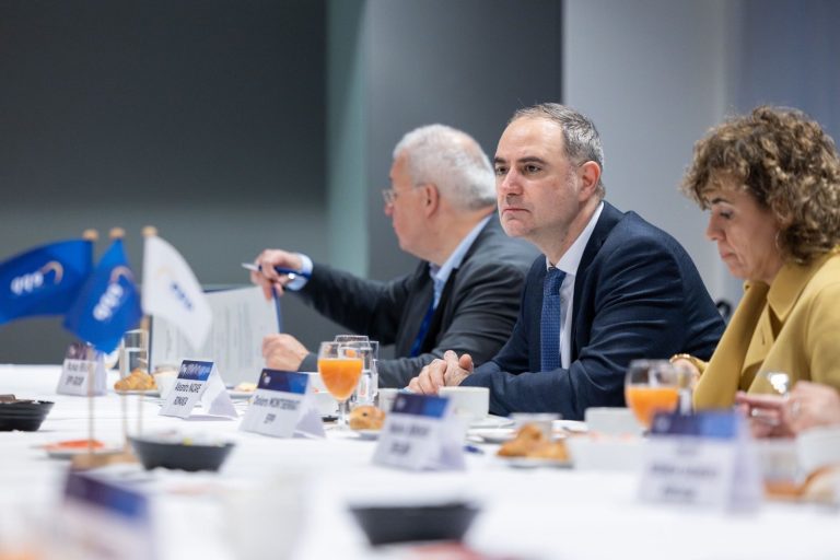 Ministrul Nazare, mulțumit că ne laudă Comisia Europeană pentru politica fiscală și economică: „România este pe drumul cel bun”