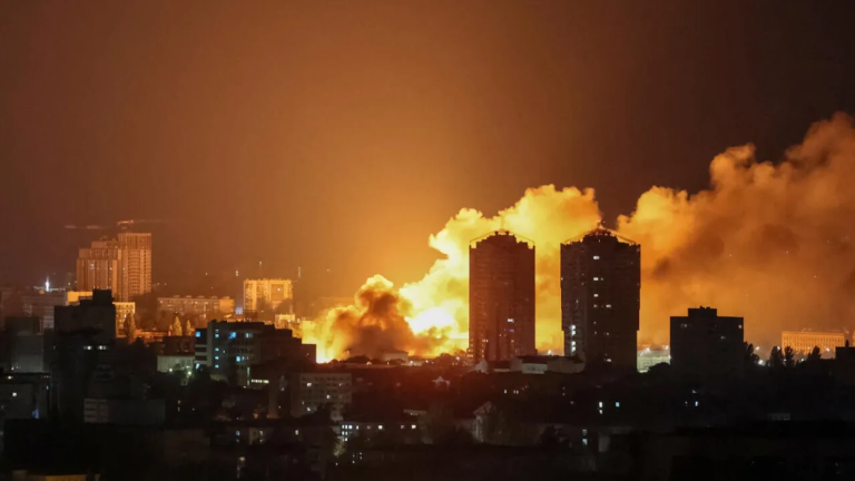 Teroare și moarte la Kiev: capitala Ucrainei, atacată cu 600 de drone și zeci de rachete