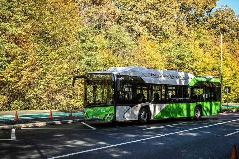 Încă 16 autobuze electrice și modernizarea străzii Salcâmilor. Bani europeni pentru transportul din Sibiu