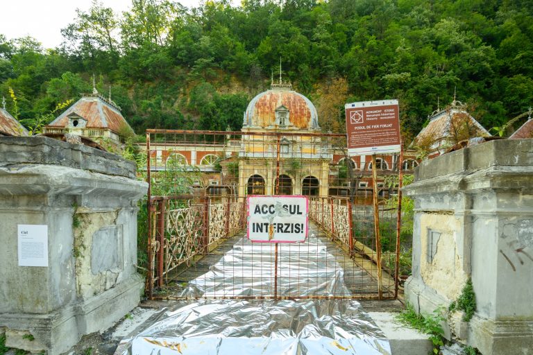 Premieră în justiție: 19 clădiri istorice, hoteluri și cazinoul din Băile Herculane, confiscate în folosul statului român