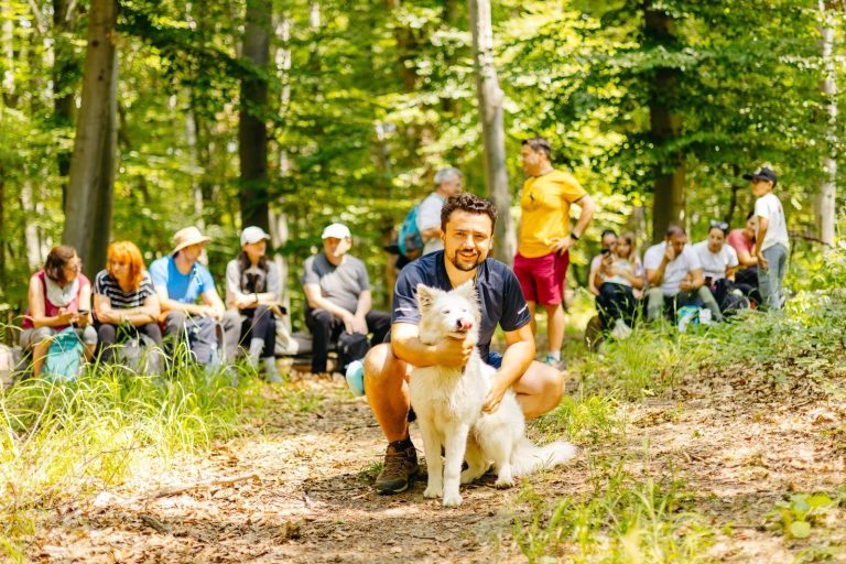 Hopihe este cățelușa devenită ajutor de ghid la „Anii Drumeției” în județul Sibiu