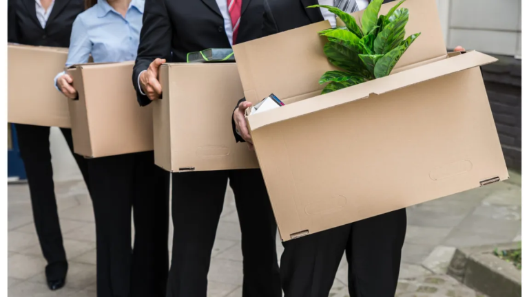 Aproape 20.000 de români au rămas fără locuri de muncă până în septembrie. Urmează alte 50.000 de concedieri