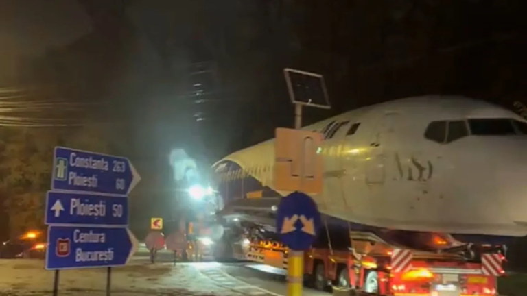 VIDEO: Alertă de PROSTIE pe TikTok. Un banal transport agabaritic a produs isterie pe rețelele de socializare