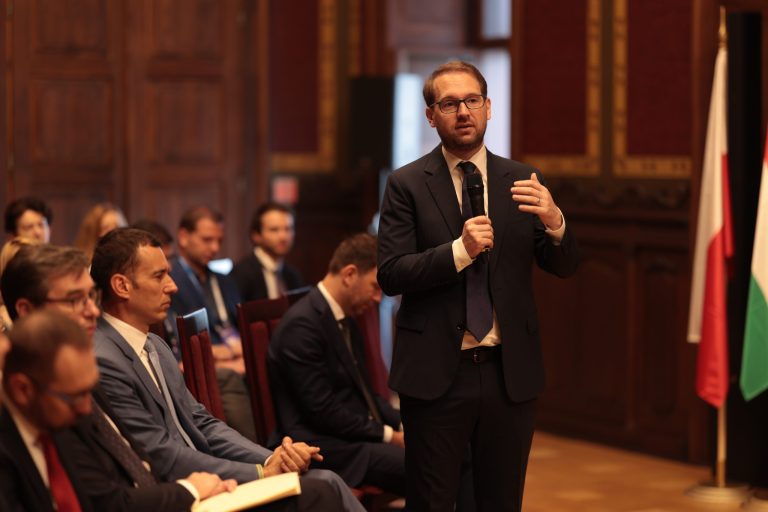 Oficial: Dominic Fritz a devenit cetățean român. „Mulțumesc, România, că m-ai primit în casa ta acum 22 ani. M-ai făcut adult, m-ai făcut european”