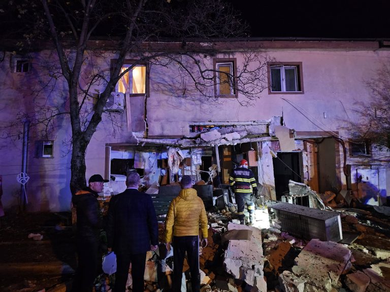 FOTO/VIDEO: Explozie devastatoare într-un imobil. Risc de prăbușire, iar o victimă este în stare critică