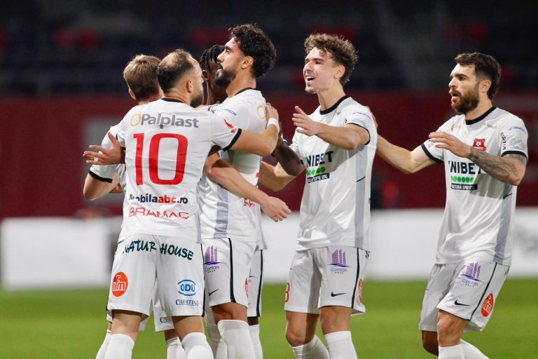 Thriller la Galați: FC Hermannstadt câștigă într-un meci cu 3 eliminați la Oțelul și 3 goluri anulate