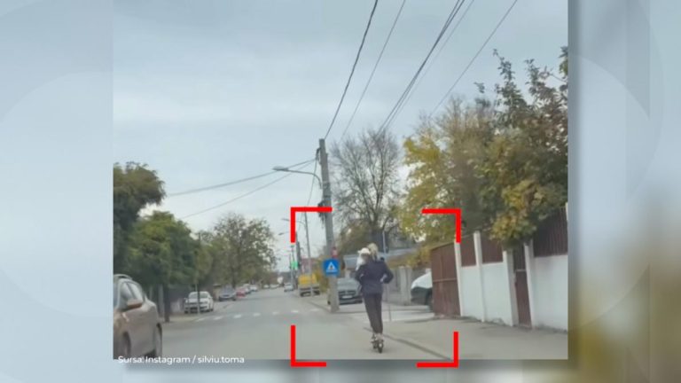 VIDEO: O femeie cu un bebeluș în brațe circula cu trotineta. Riscul de accident a fost imens
