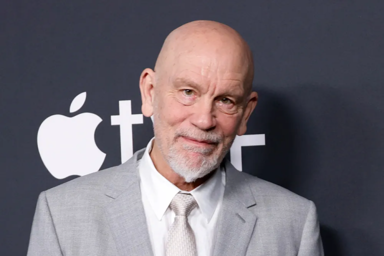 Un actor uriaș, fermecat de Muzeul Astra din Sibiu. John Malkovich spune că este fantastic