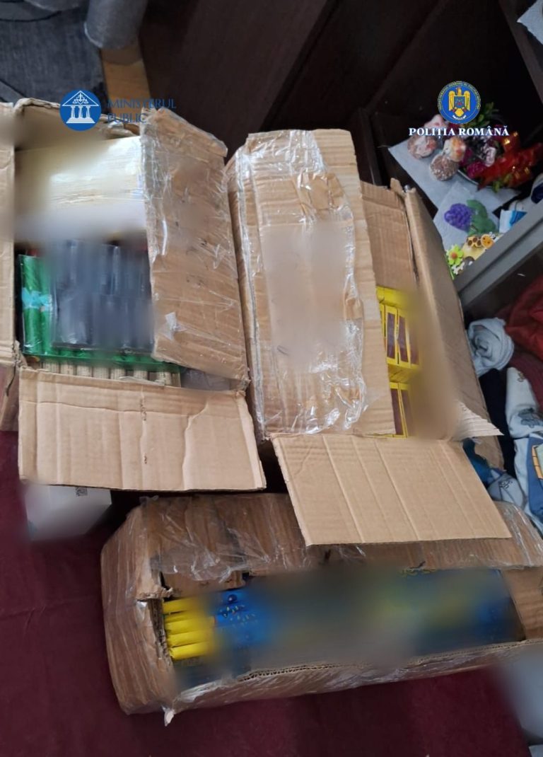 FOTO: Zeci de kilograme de articole pirotehnice descoperite în locuința unei femei din Copșa Mică. Percheziții au fost și în Poplaca