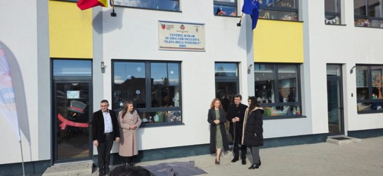 Delia Elena Stoicescu e îngerul păzitor al Centrului Școlar de Educație Inclusivă. De astăzi, școala îi va purta numele