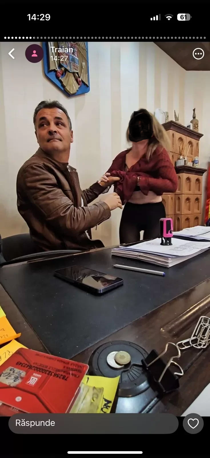 FOTO: Scandal imens într-o primărie. Amor sub tricolor cu primarul în rol principal