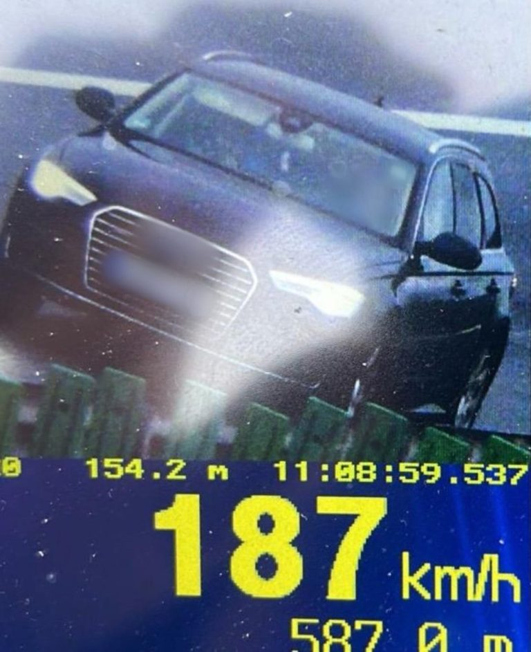 FOTO: Șoferiță prinsă cu viteză uriașă pe A1, în județul Sibiu