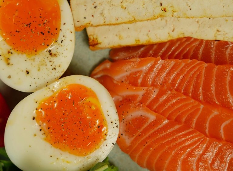 Dacă vrei să atenuezi ridurile, să ai păr frumos și articulații sănătoase, o poți face și fără să dai banii pe suplimente cu colagen!