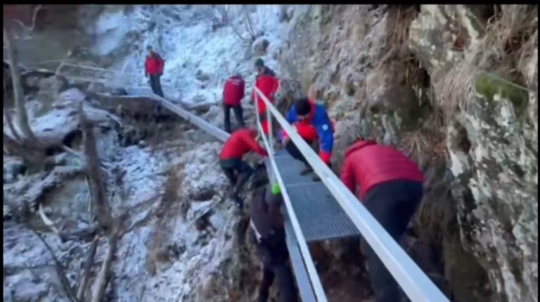 Cinci podețe din zona Negoiu, refăcute de Salvamont Sibiu