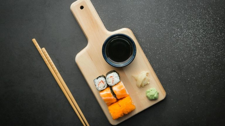 Dacă vrei să trăiești cât japonezii, mănâncă la fel ca ei! Cercetătorii au descoperit principiile modelului alimentar ce asigură longevitatea niponilor