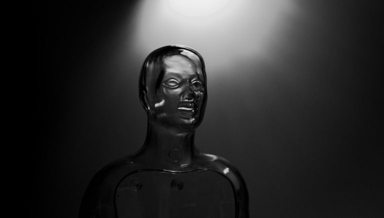 Prezentarea primului robot umanoid rusesc, un fiasco. A intrat triumfal pe scenă și s-a prăbușit după doar 15 secunde