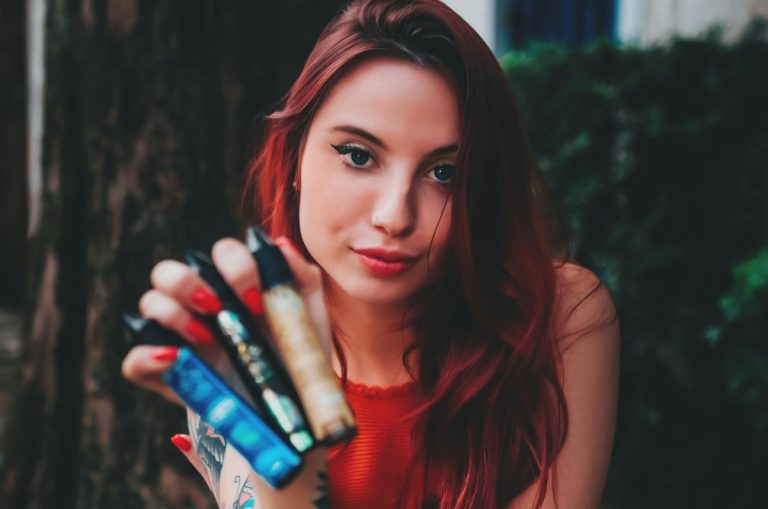 Fabrică ilegală de țigări electronice, descoperită de ANAF. Prejudiciul adus statului se ridică la de 3,8 milioane de euro