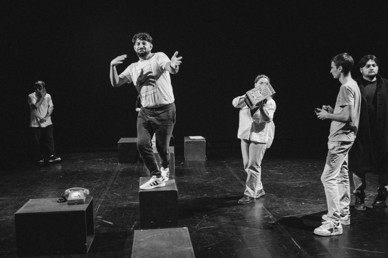 Un spectacol care permite doar accesul câinilor însoțitori, la Sibiu