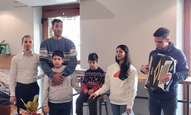 Familia Boldijar, din copilăria marcată de greutăți, ajută, la rândul lor, copiii aflați în nevoie